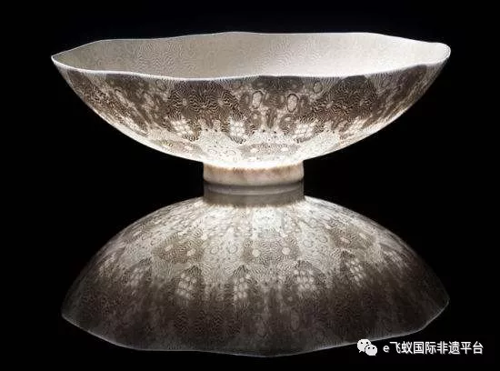 赞美一幅幅动人心弦的作品，如同在赞叹艺术家的灵魂。每一帧照片，都是瞬间被永恒捕捉的艺术品。